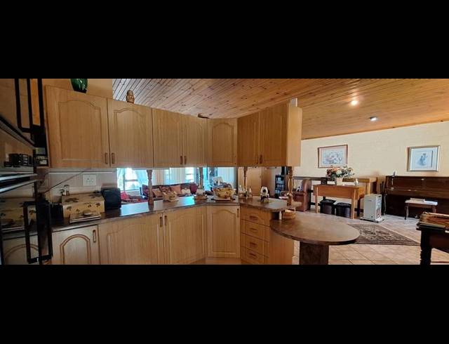 6 BEDROOM HOUSE FOR SALE IN GROOT BRAKRIVIER CENTRAL